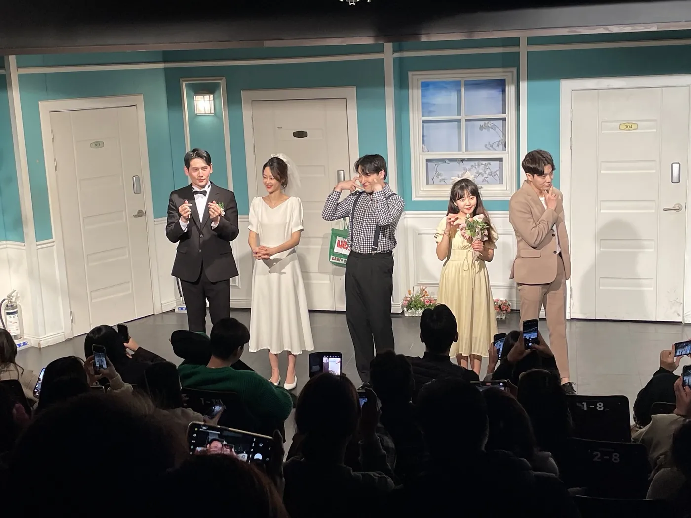 한뼘사이 무대 사진 2